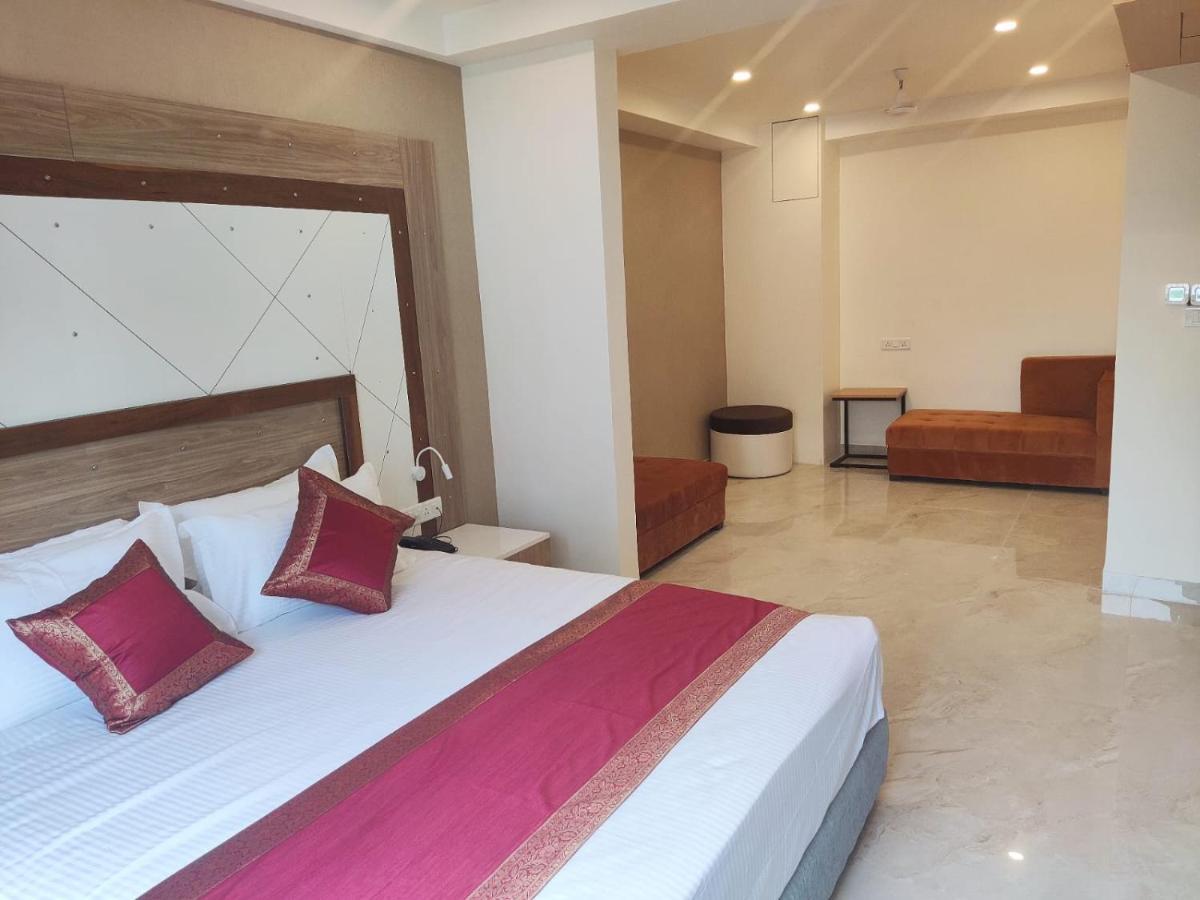 Hotel Xenia Varanasi Exterior photo