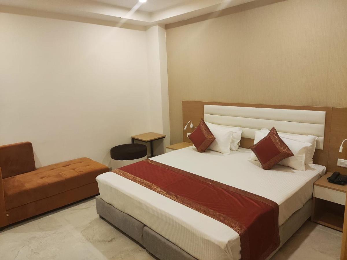 Hotel Xenia Varanasi Exterior photo