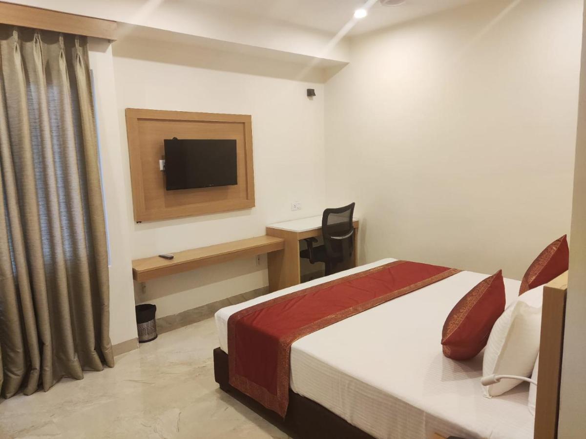Hotel Xenia Varanasi Exterior photo
